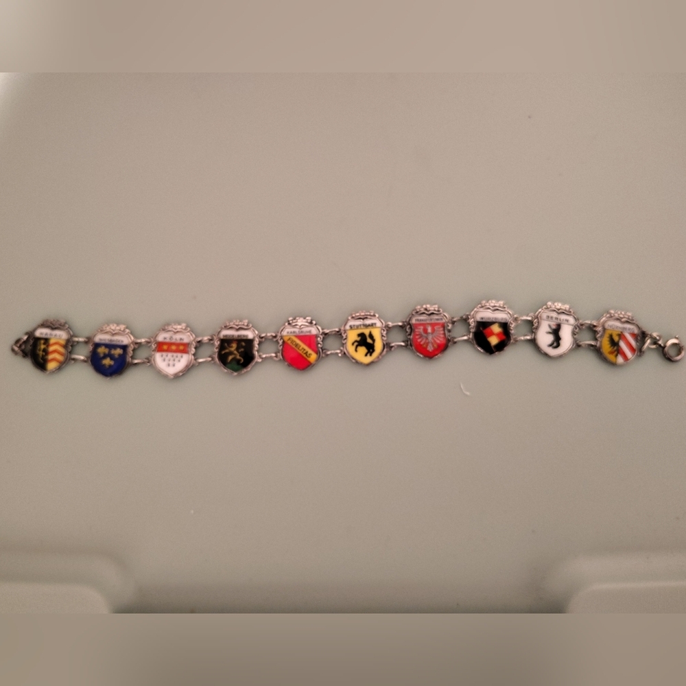 Vintage German Travel Souvenir Charm Bracelet - REU 800